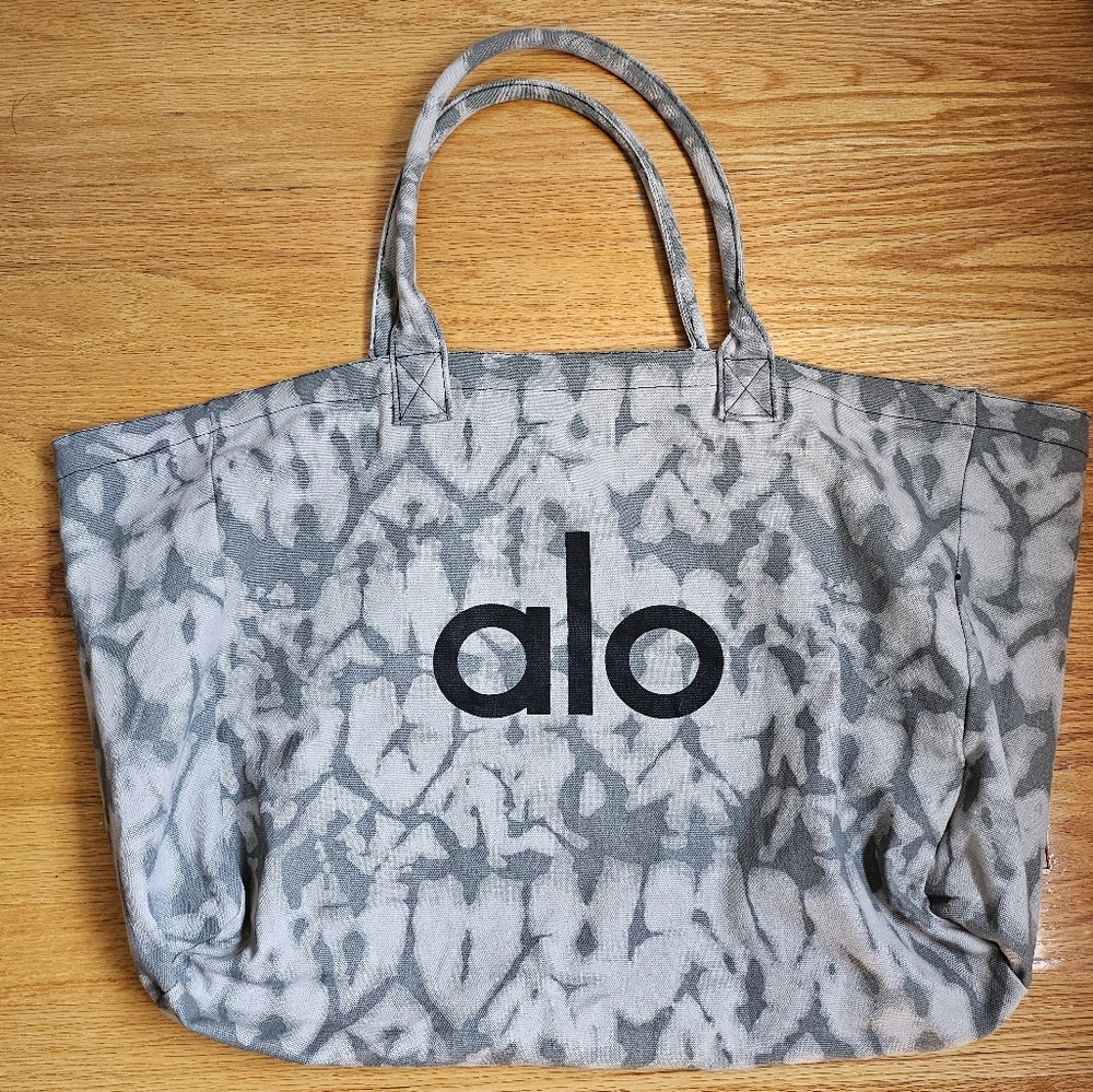 ALO Yoga Gray Tie Dye Large Canvas Tote Bag Gym Travel Carry-on NWOT